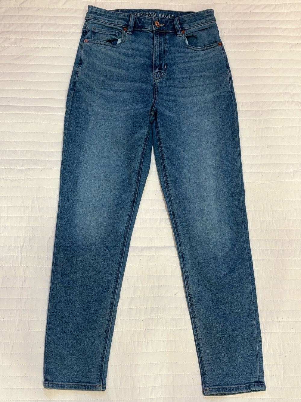 American Eagle High Rise Mom Jeans Medium Wash Relaxed Waist Women's Size 2